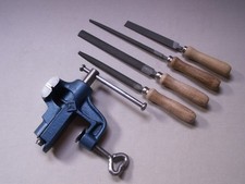 kleiner Schraubstock und 4